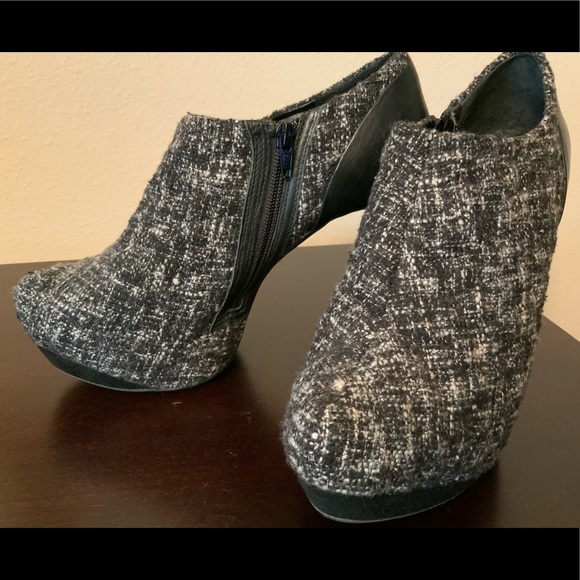 Giani Bini Quilted Bootie 9 1/2 - Picture 2 of 2